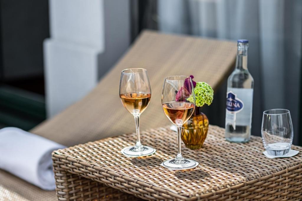 هتل رویال منوتل